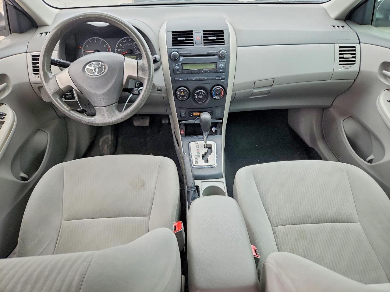 2010 Toyota Corolla Le Silver vin: 1NXBU4EE3AZ282620