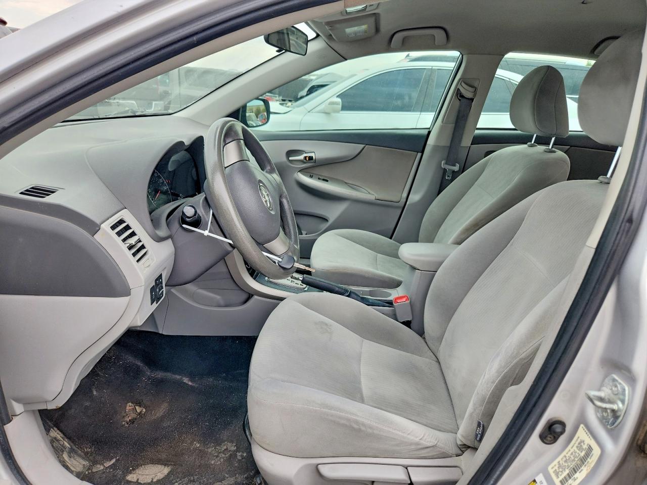 2010 Toyota Corolla Le Silver vin: 1NXBU4EE3AZ282620