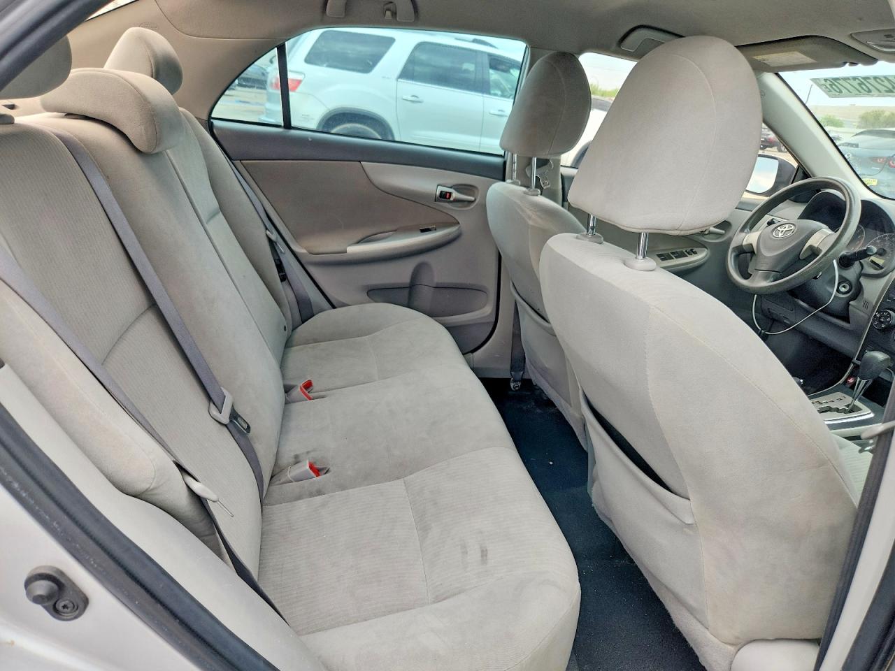 2010 Toyota Corolla Le Silver vin: 1NXBU4EE3AZ282620