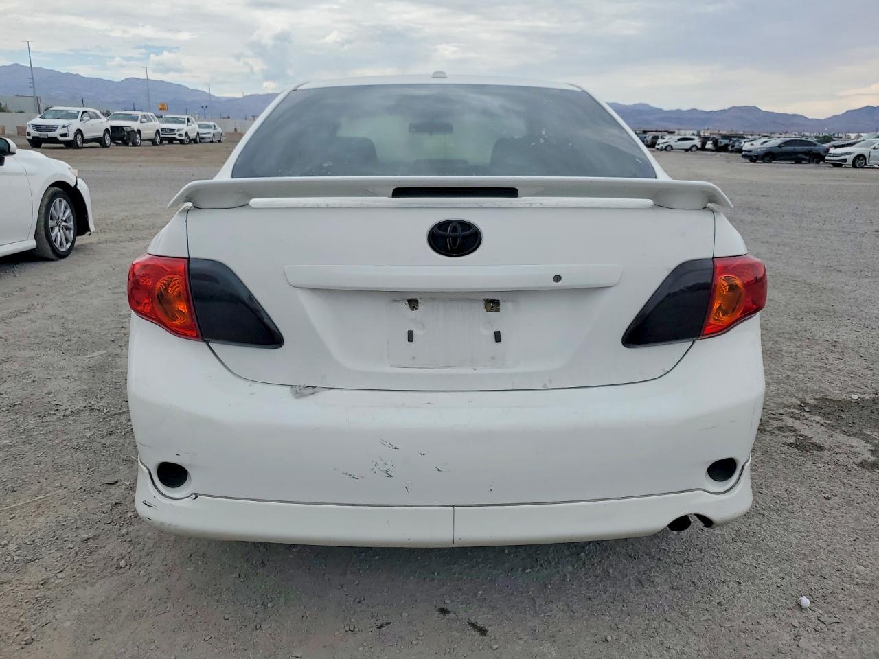 2010 Toyota Coralla White vin: 1NXBU4EE3AZ285761