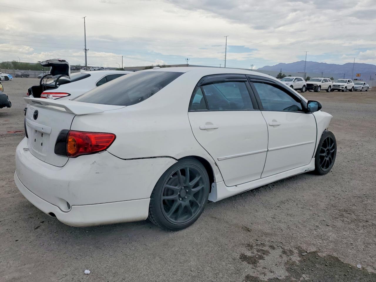 2010 Toyota Coralla White vin: 1NXBU4EE3AZ285761