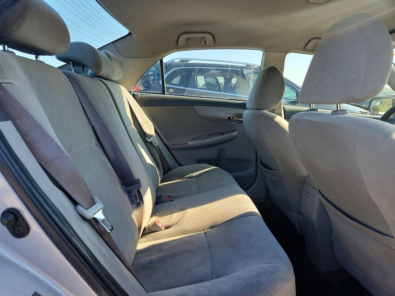 2010 Toyota Corolla Le Silver vin: 1NXBU4EE3AZ296579