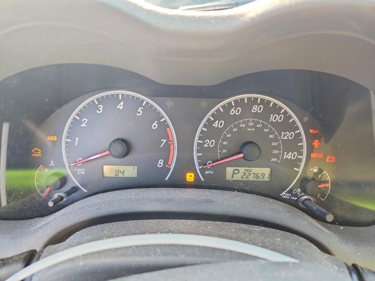 2010 Toyota Corolla Le Silver vin: 1NXBU4EE3AZ296579