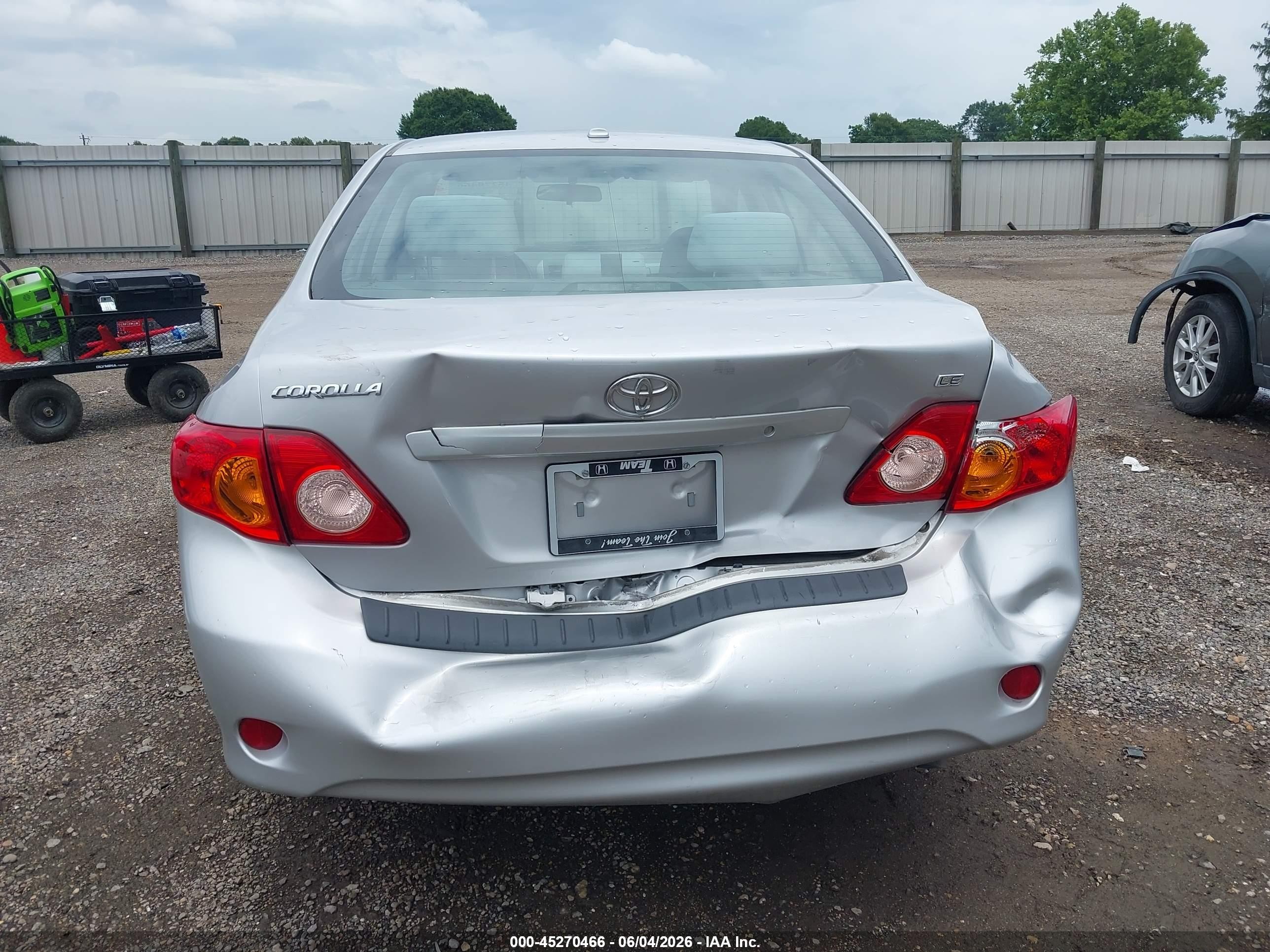 2010 Toyota Corolla Le Silver vin: 1NXBU4EE3AZ310089