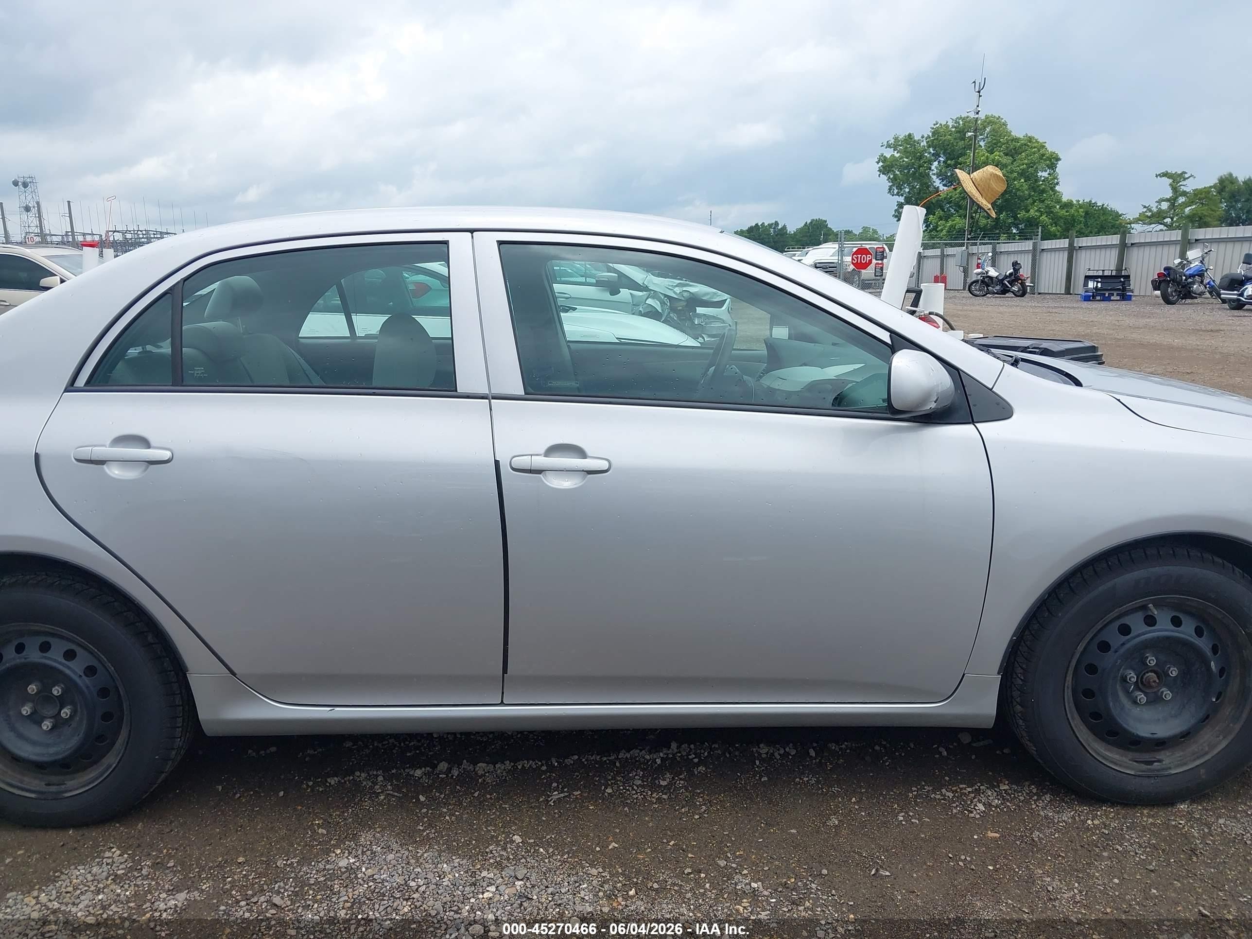 2010 Toyota Corolla Le Silver vin: 1NXBU4EE3AZ310089