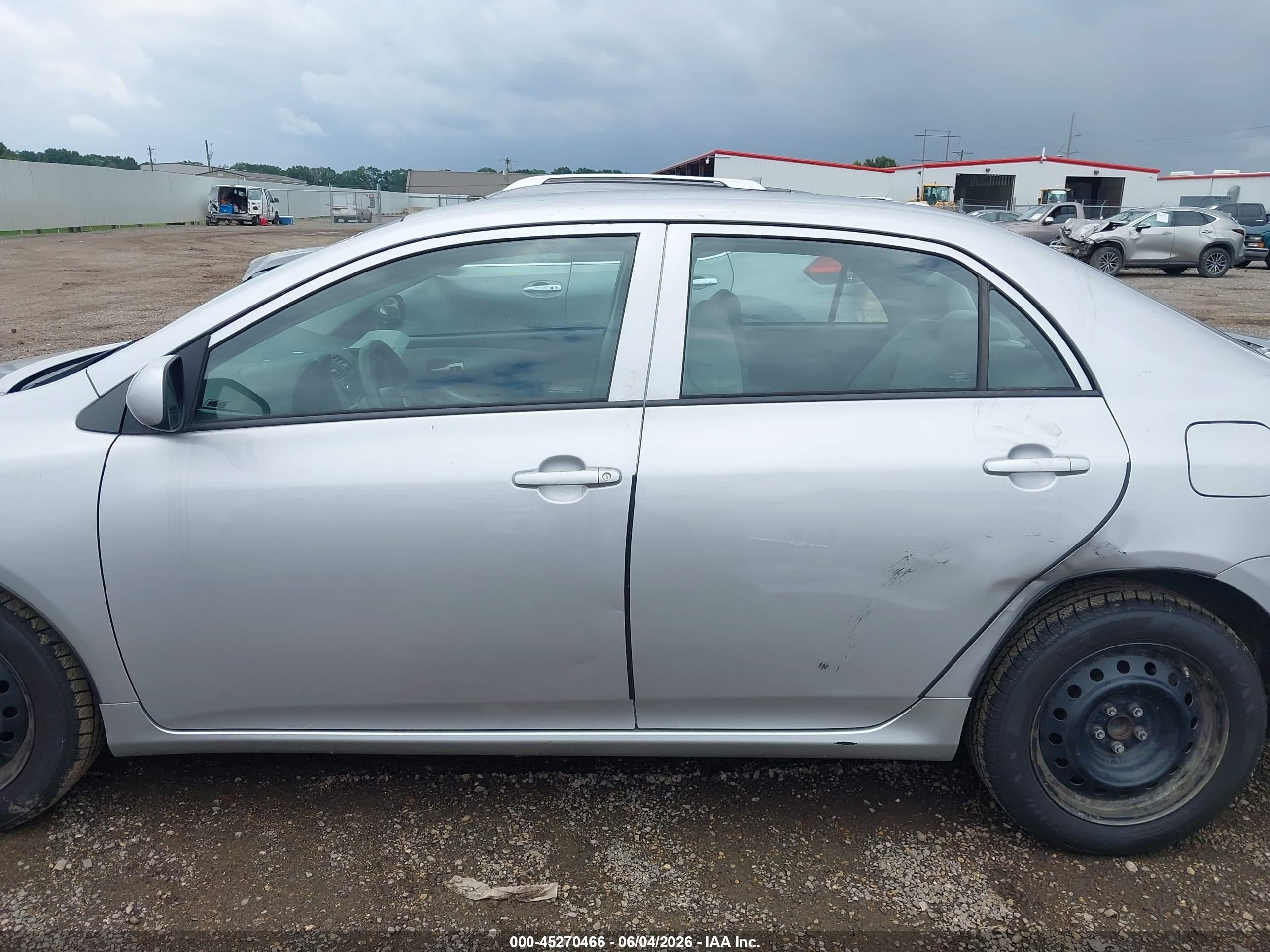 2010 Toyota Corolla Le Silver vin: 1NXBU4EE3AZ310089