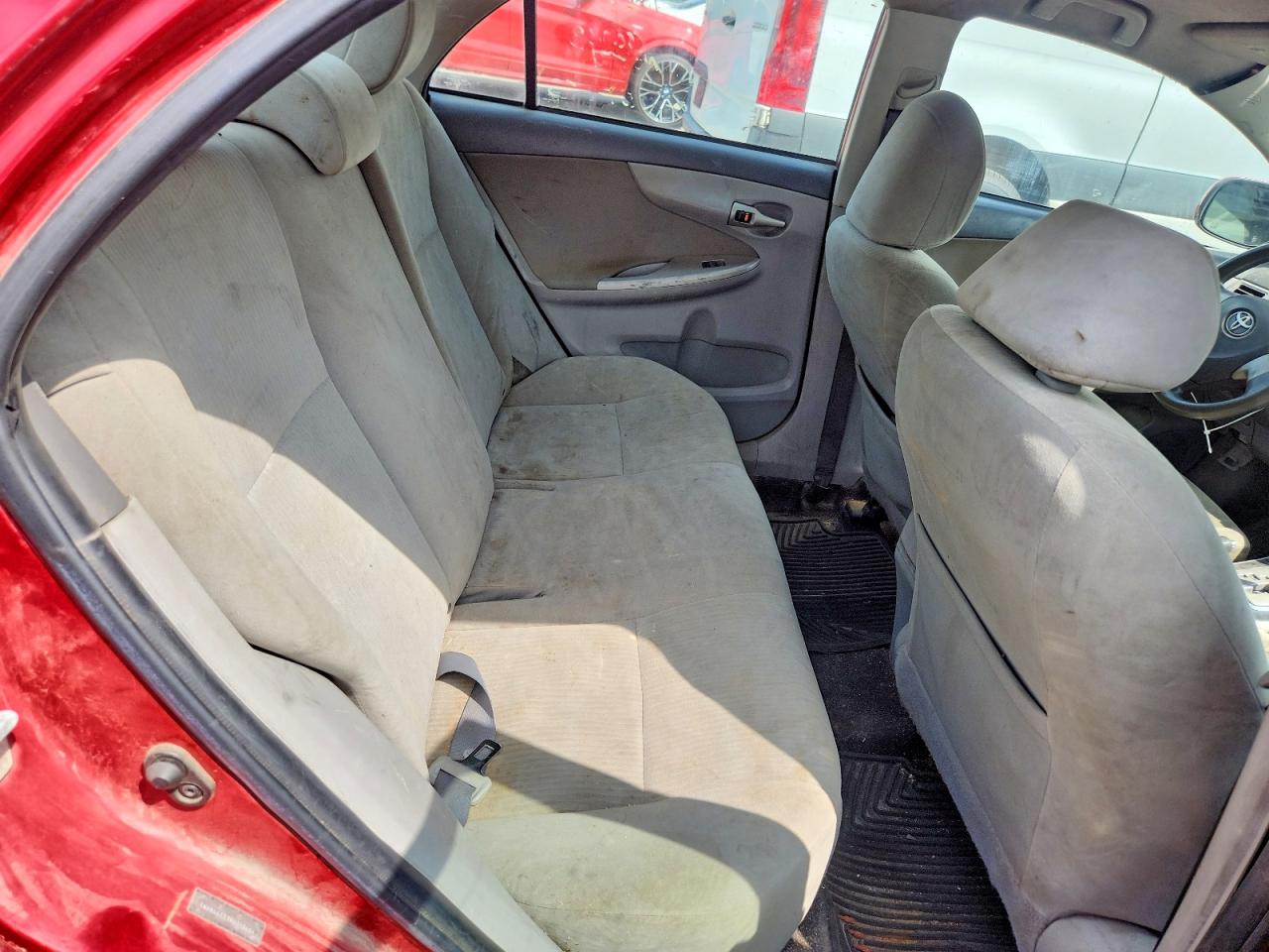 2010 Toyota Corolla Le Red vin: 1NXBU4EE3AZ310464