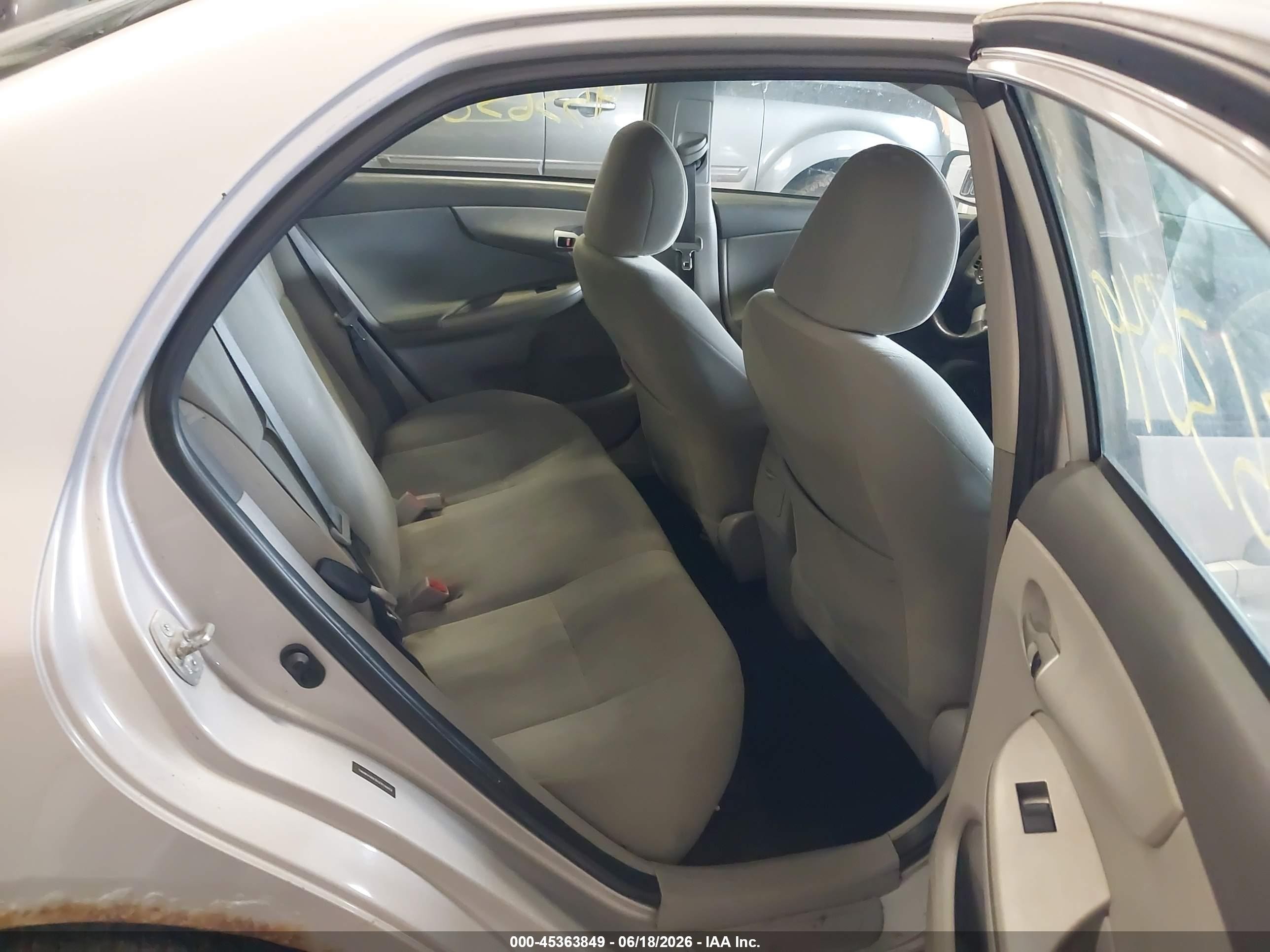 2010 Toyota Corolla Le Silver vin: 1NXBU4EE3AZ316653
