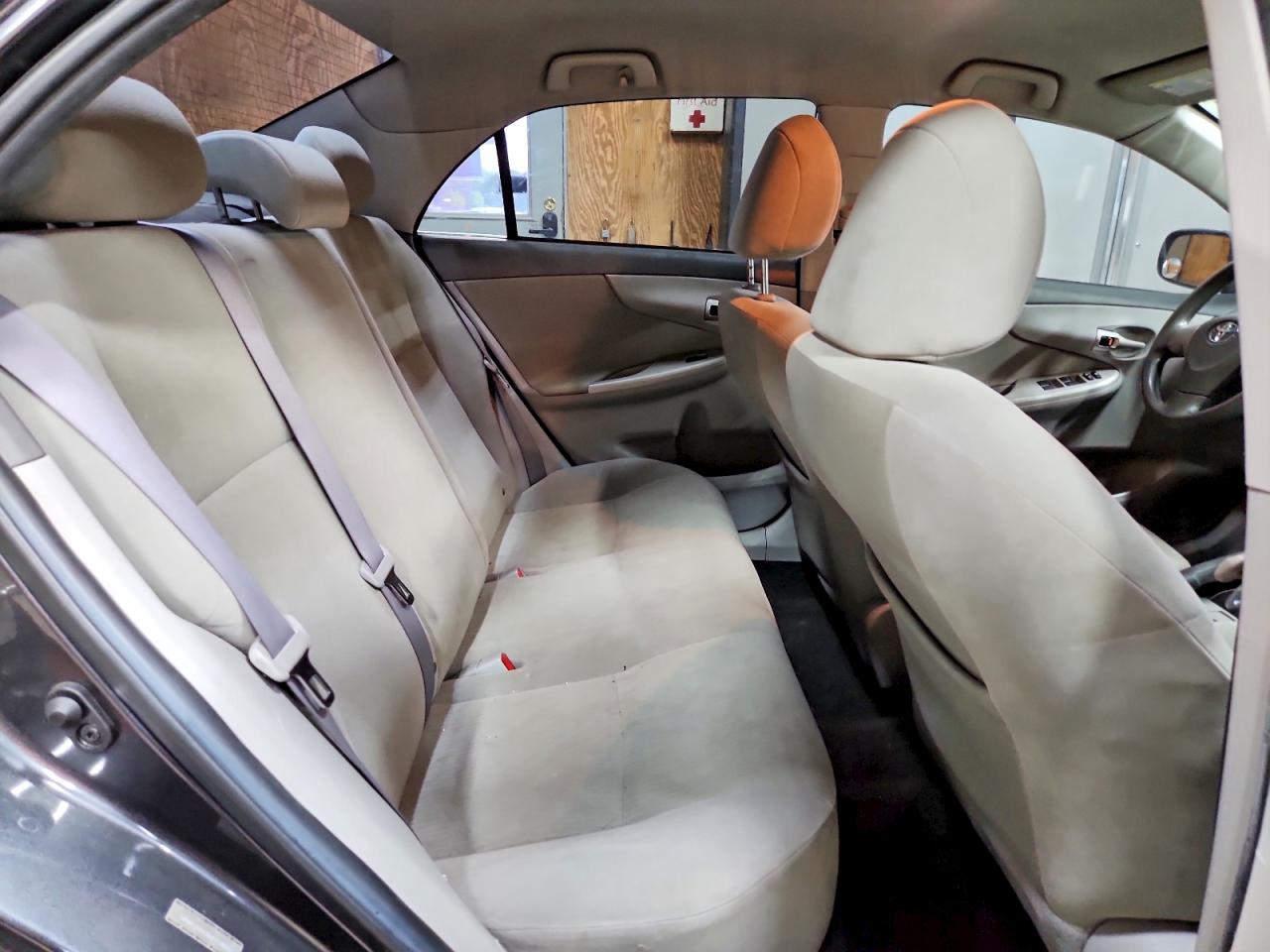 2010 Toyota Corolla Le Серый vin: 1NXBU4EE3AZ319052