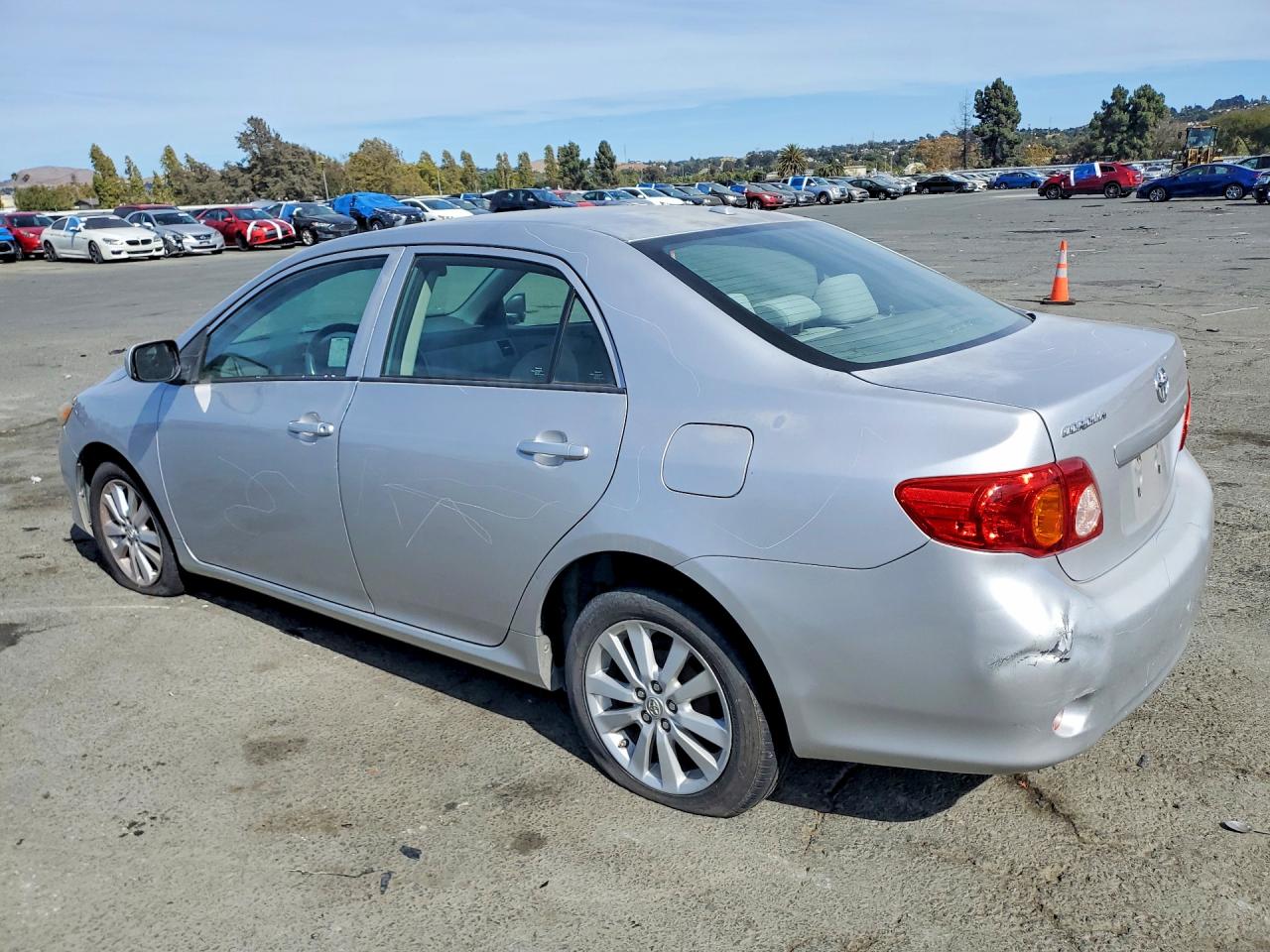 2010 Toyota Corolla Le Silver vin: 1NXBU4EE3AZ327443