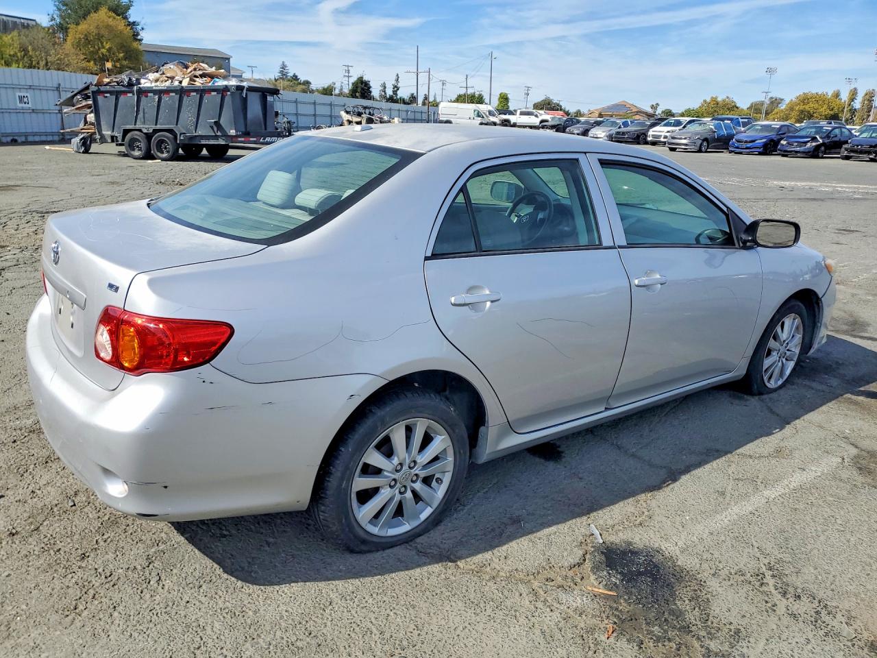 2010 Toyota Corolla Le Silver vin: 1NXBU4EE3AZ327443