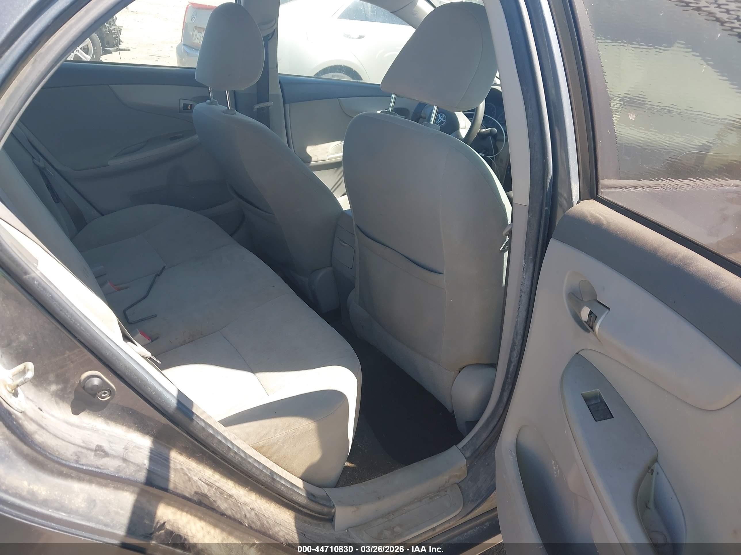 2010 Toyota Corolla Le Gray vin: 1NXBU4EE3AZ384435