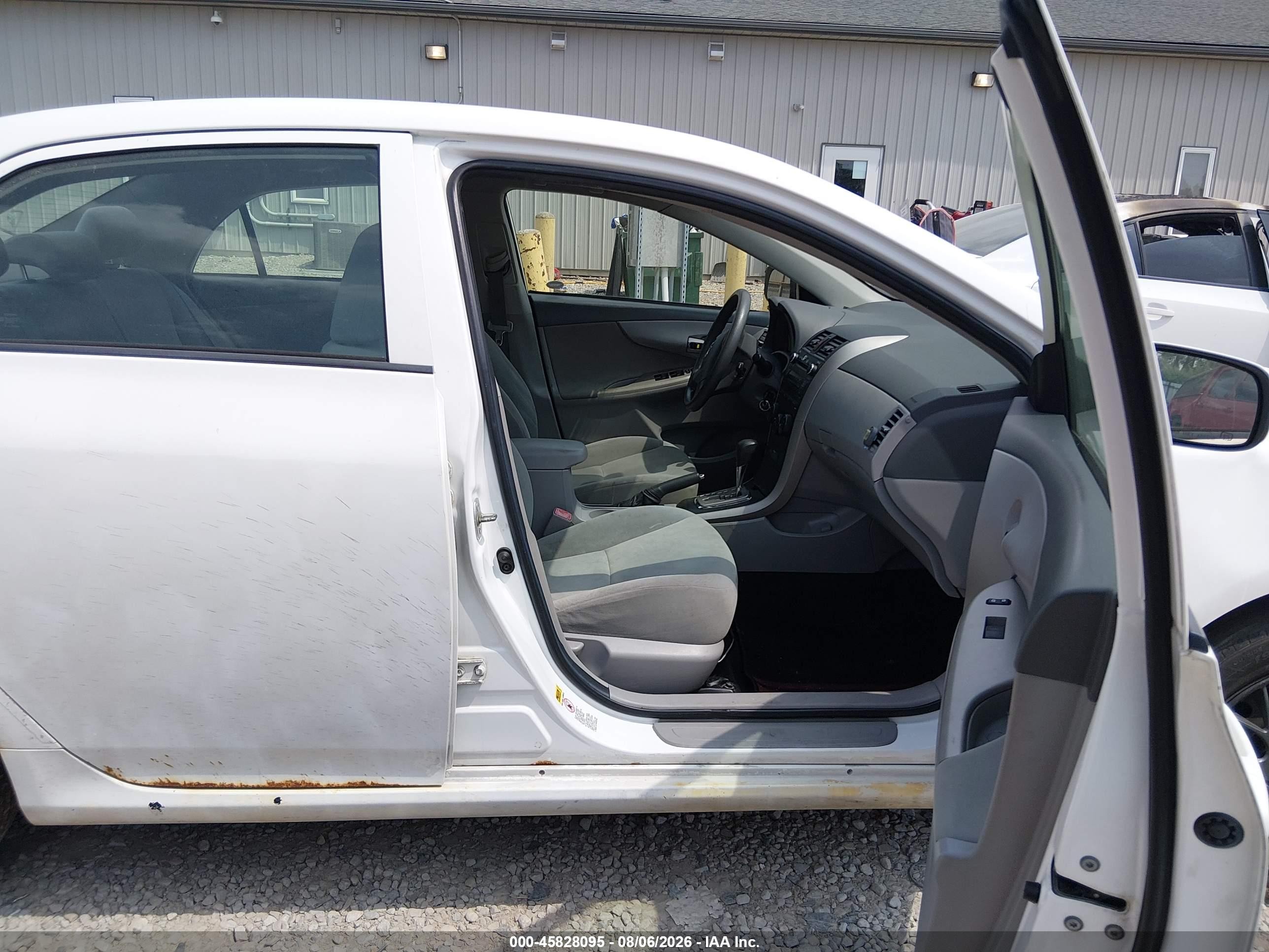 2010 Toyota Corolla Le White vin: 1NXBU4EE4AZ168254