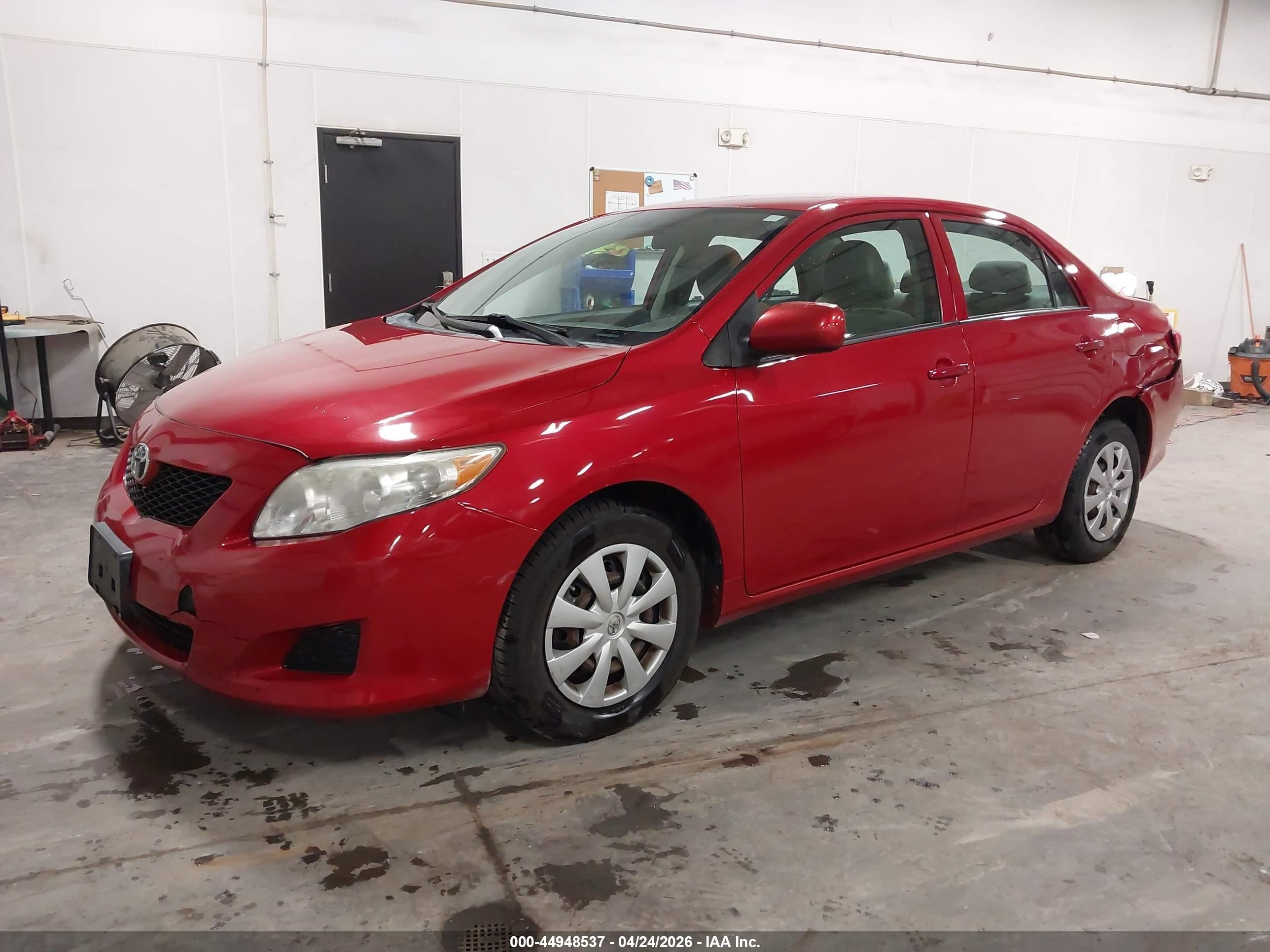 2010 Toyota Corolla Le Red vin: 1NXBU4EE4AZ177214