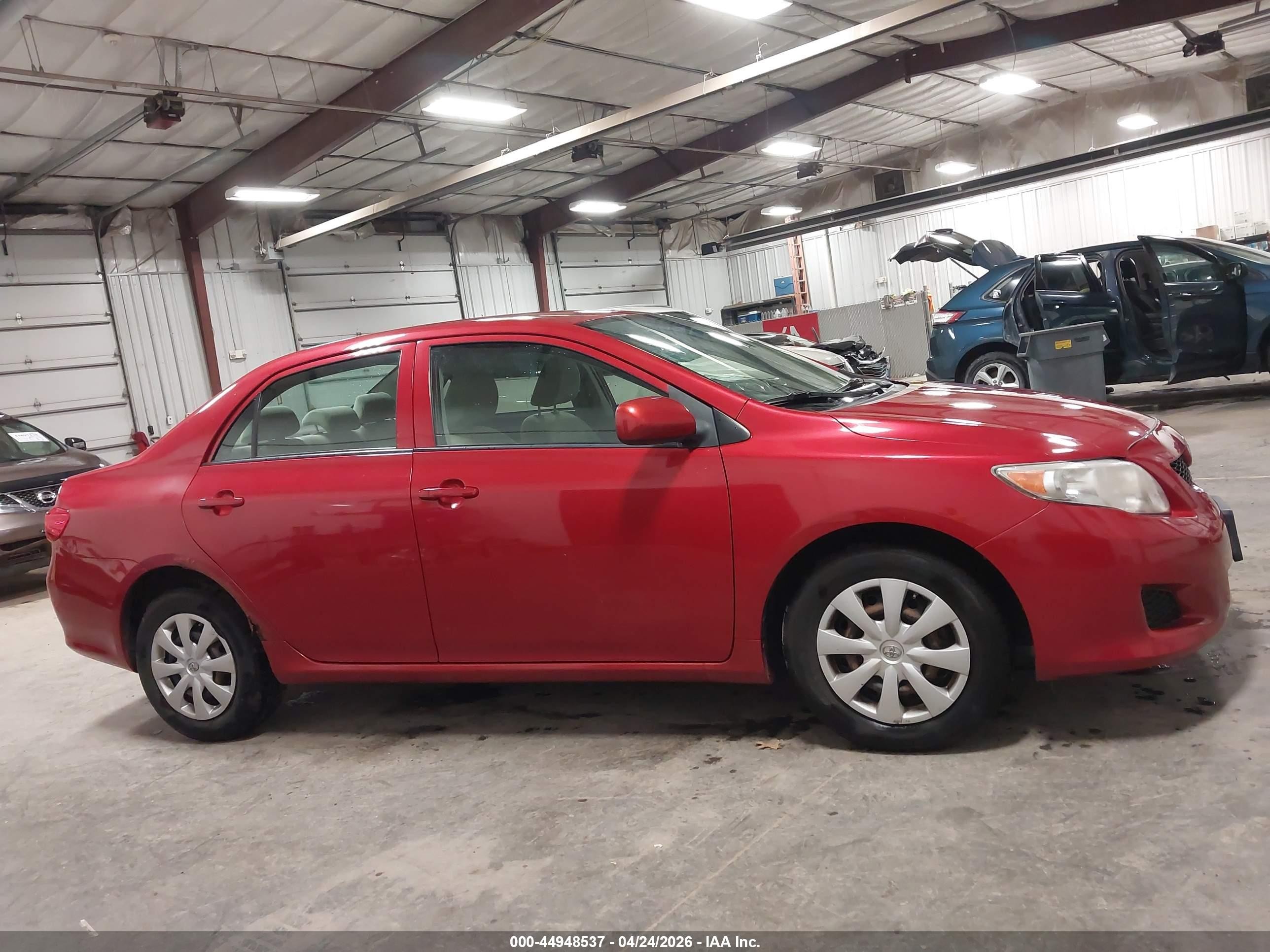 2010 Toyota Corolla Le Red vin: 1NXBU4EE4AZ177214