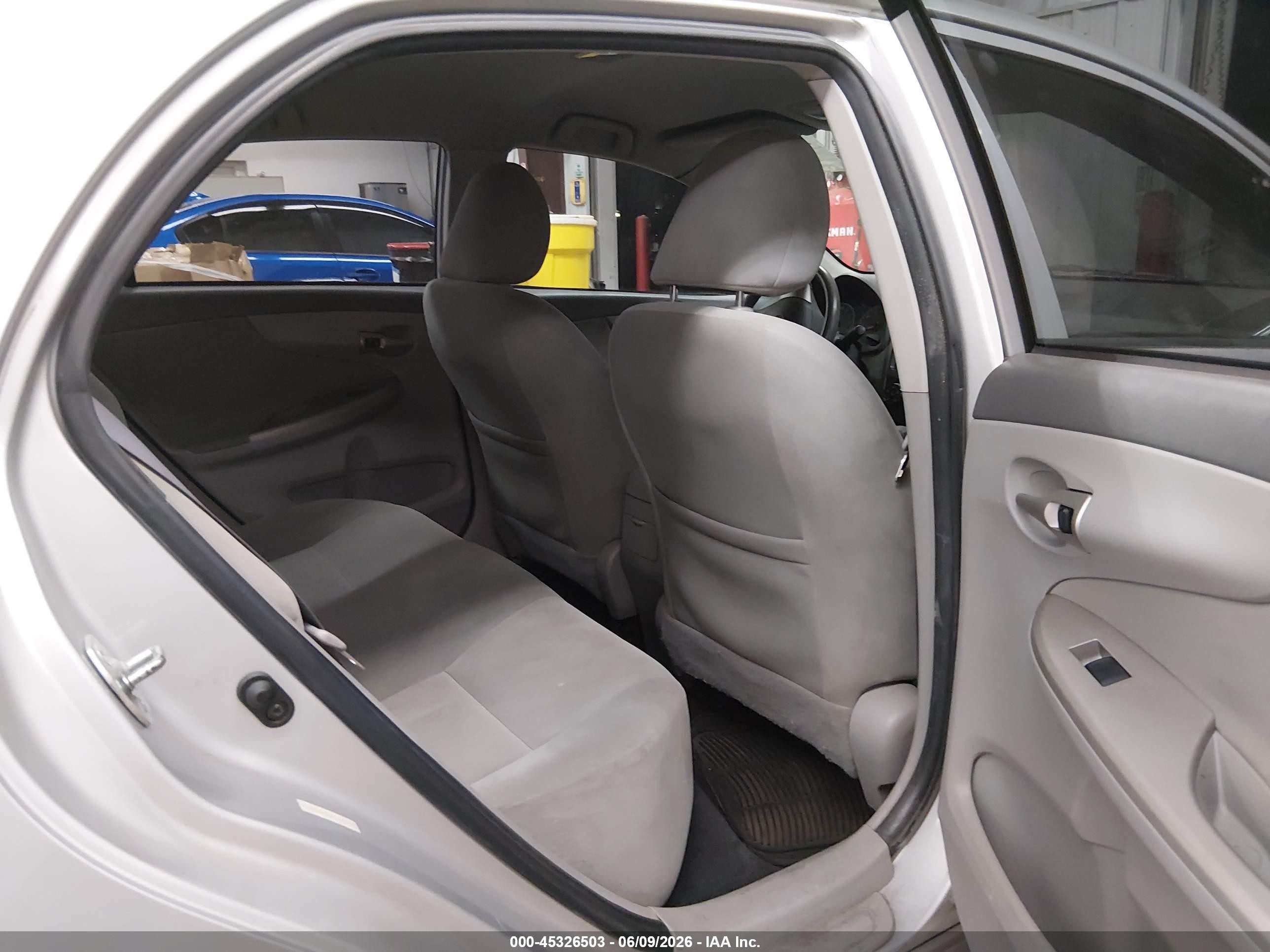 2010 Toyota Corolla Le Silver vin: 1NXBU4EE4AZ178511