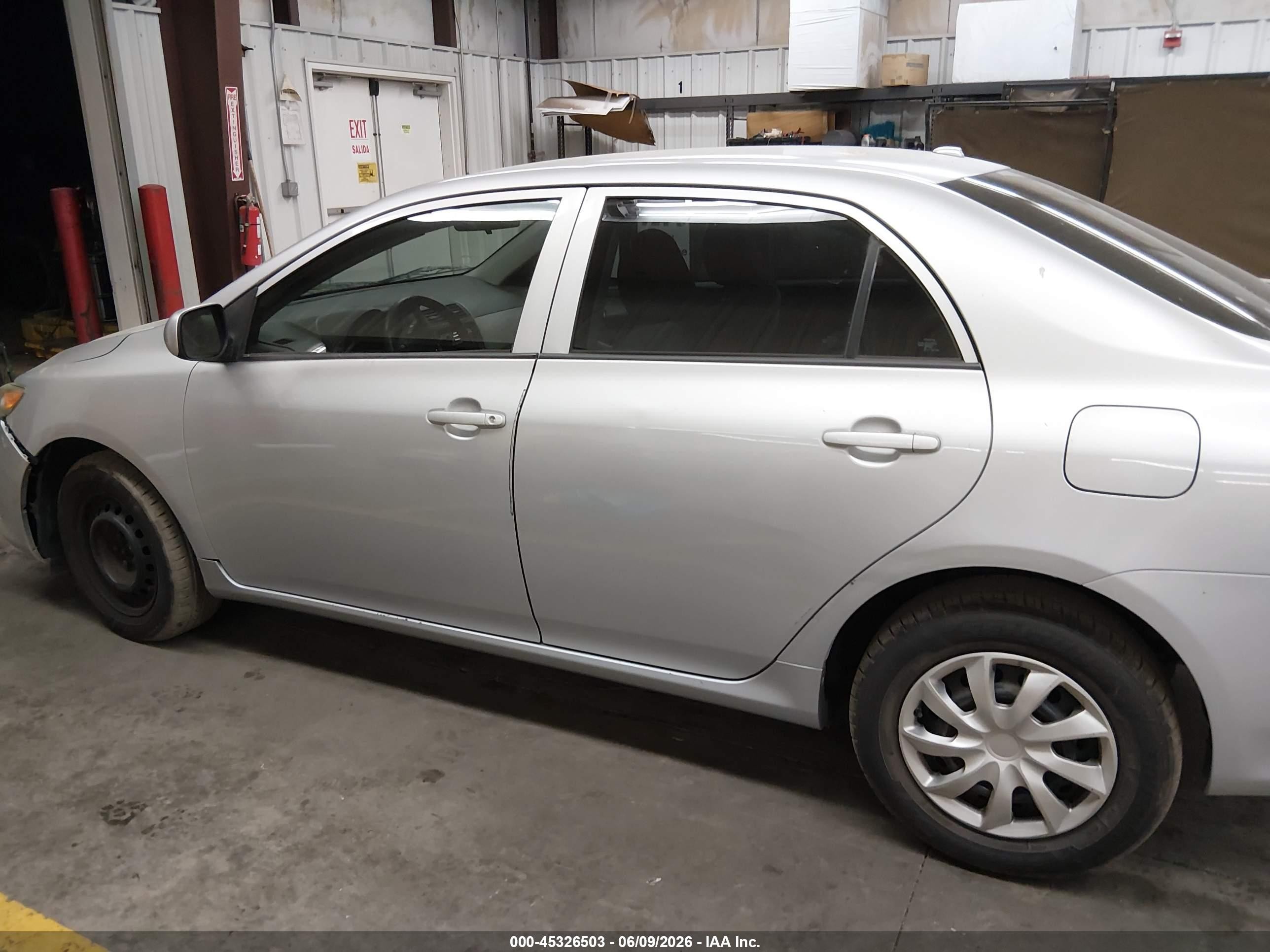 2010 Toyota Corolla Le Silver vin: 1NXBU4EE4AZ178511