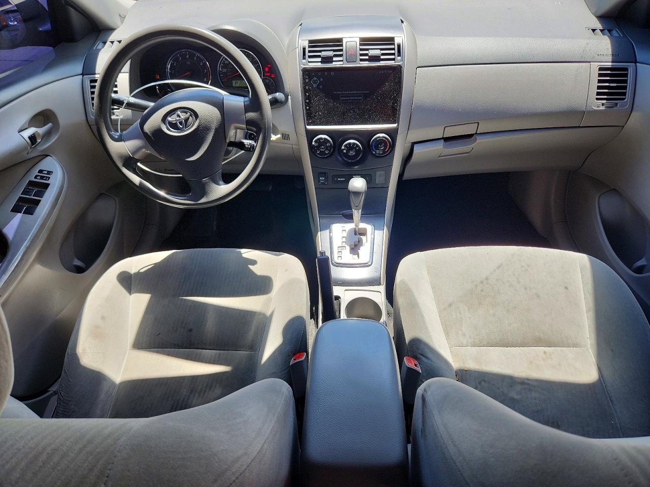 2010 Toyota Corolla Le Red vin: 1NXBU4EE4AZ187452