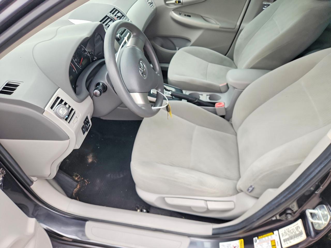 2010 Toyota Corolla Le Gray vin: 1NXBU4EE4AZ188553