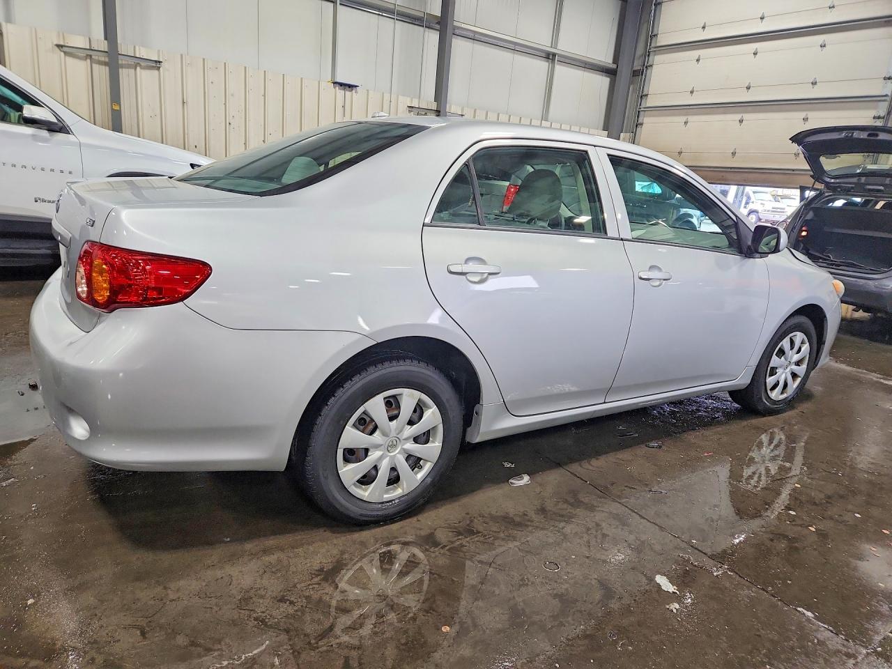 2010 Toyota Corolla Le Silver vin: 1NXBU4EE4AZ188973