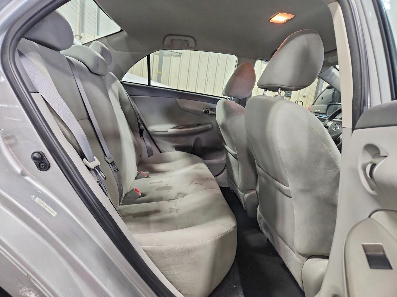 2010 Toyota Corolla Le Silver vin: 1NXBU4EE4AZ188973