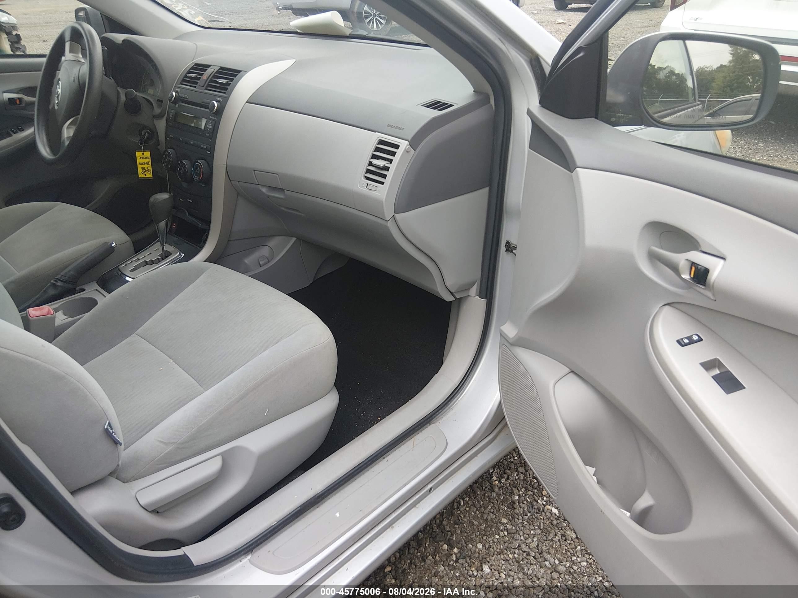 2010 Toyota Corolla Le Серебряный vin: 1NXBU4EE4AZ204461