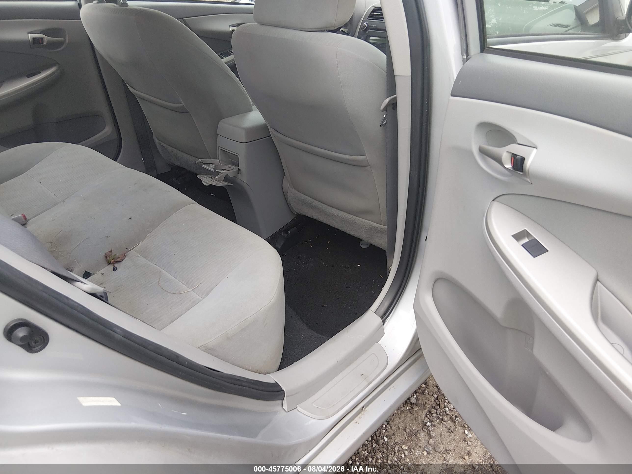 2010 Toyota Corolla Le Серебряный vin: 1NXBU4EE4AZ204461