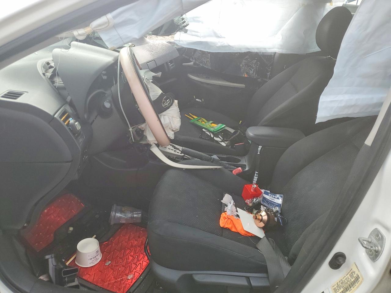 2010 Toyota Corolla S Белый vin: 1NXBU4EE4AZ215072