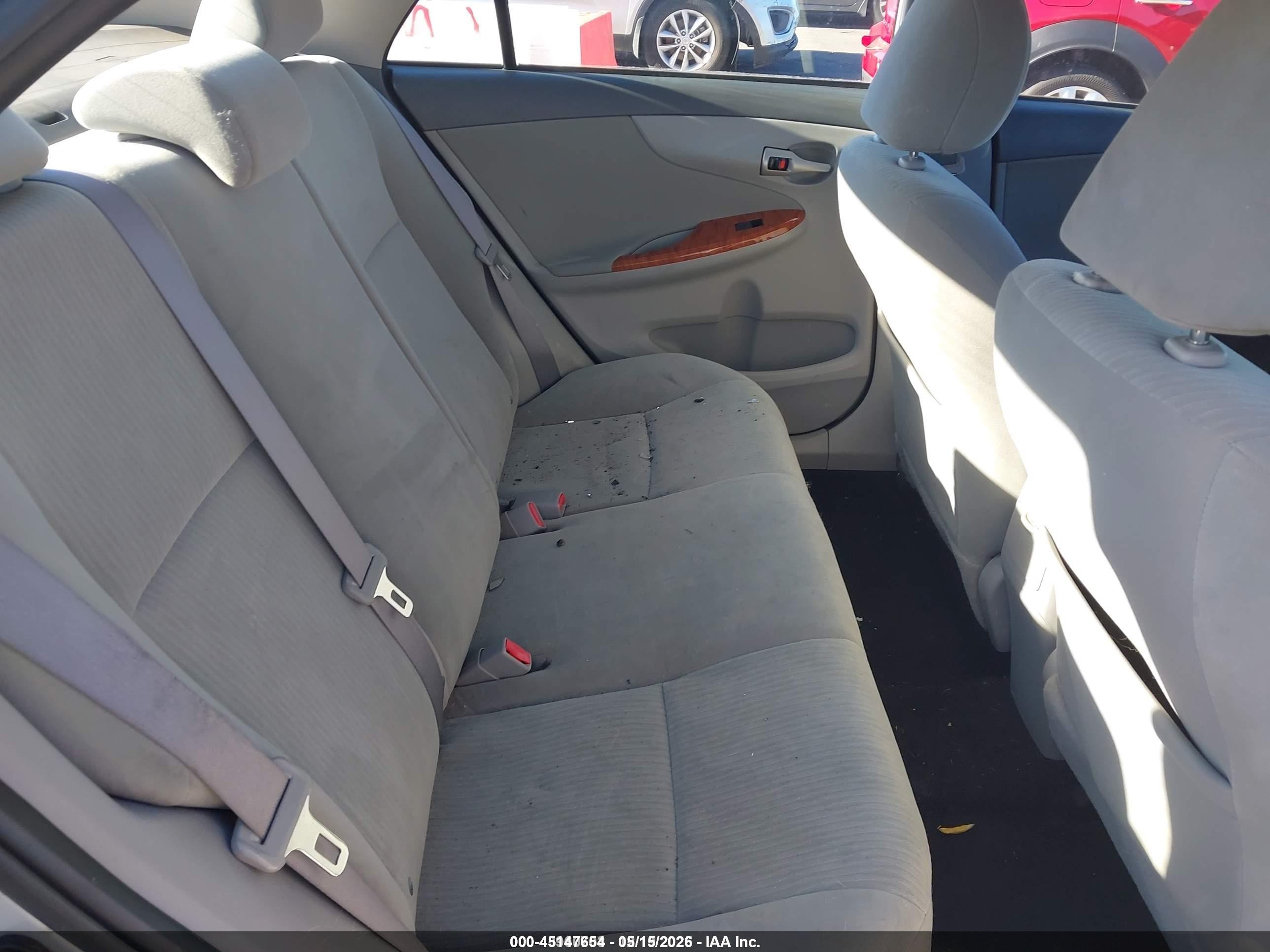2010 Toyota Corolla Xle Silver vin: 1NXBU4EE4AZ224757
