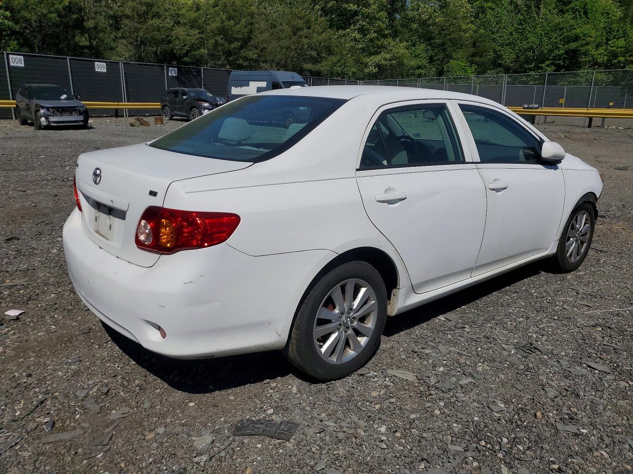 2010 Toyota Corolla Le Белый vin: 1NXBU4EE4AZ238898