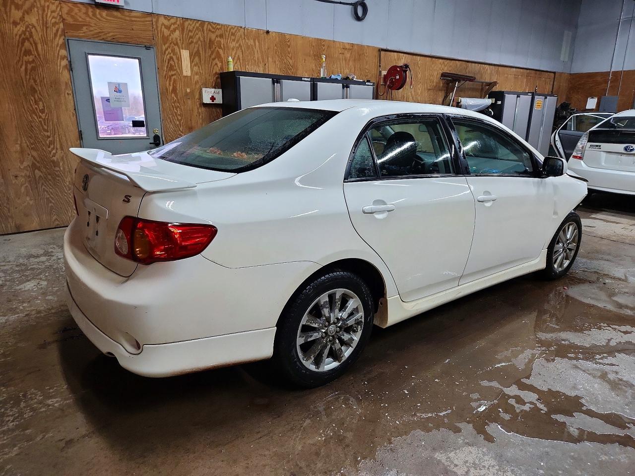 2010 Toyota Corolla S White vin: 1NXBU4EE4AZ239727