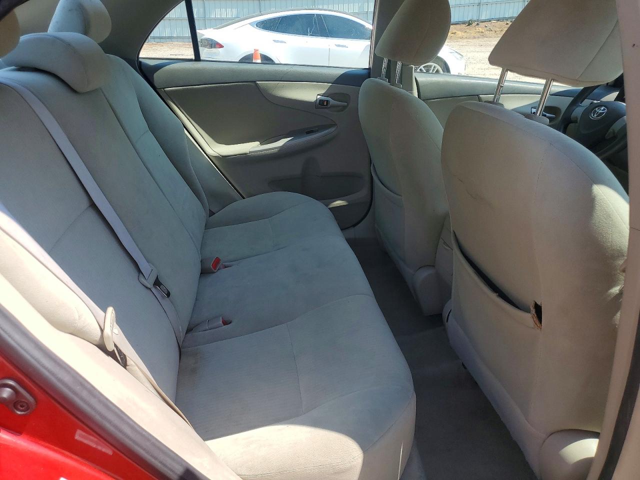 2010 Toyota Corolla Le Red vin: 1NXBU4EE4AZ258116