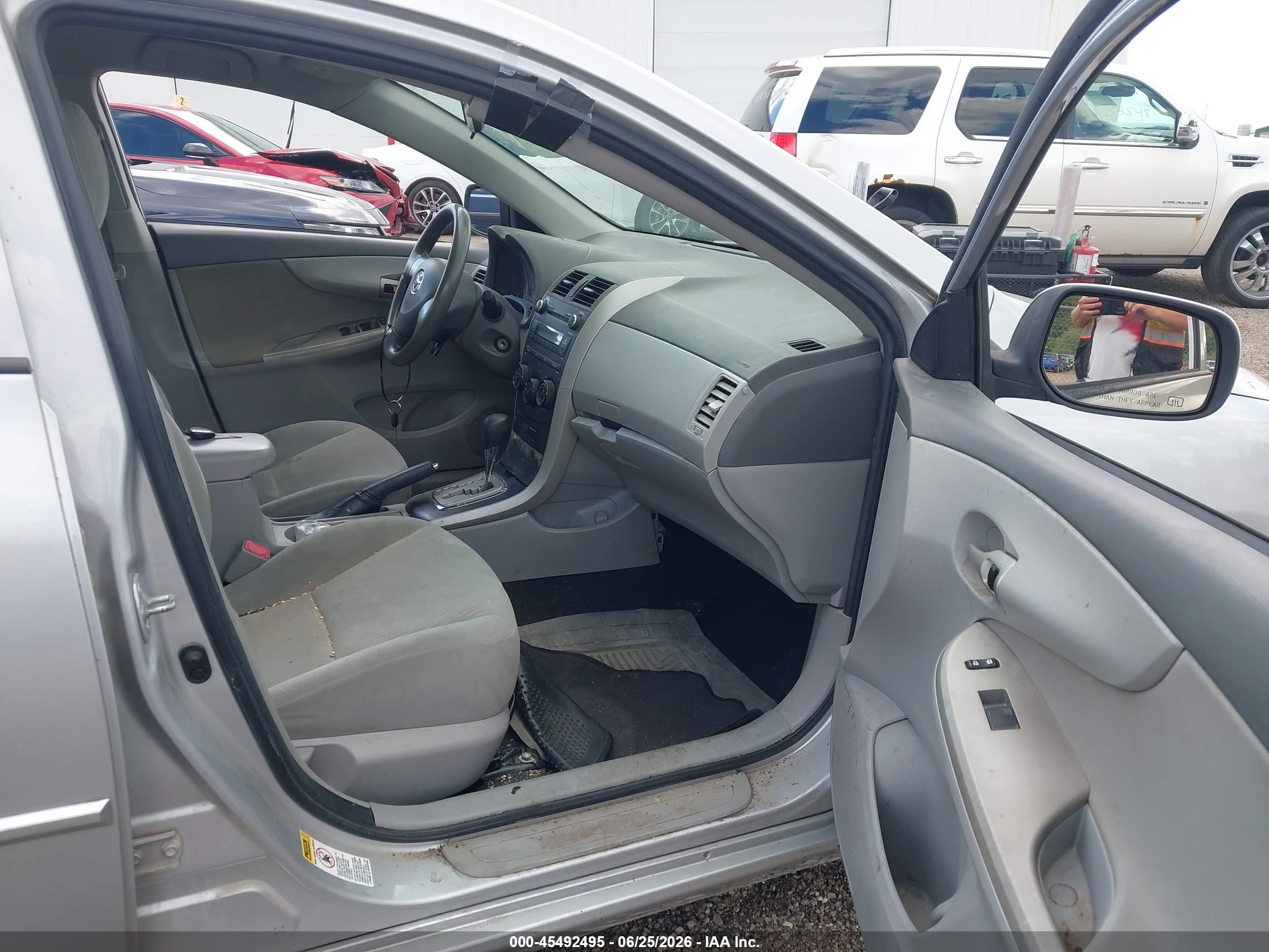 2010 Toyota Corolla Le Silver vin: 1NXBU4EE4AZ264367