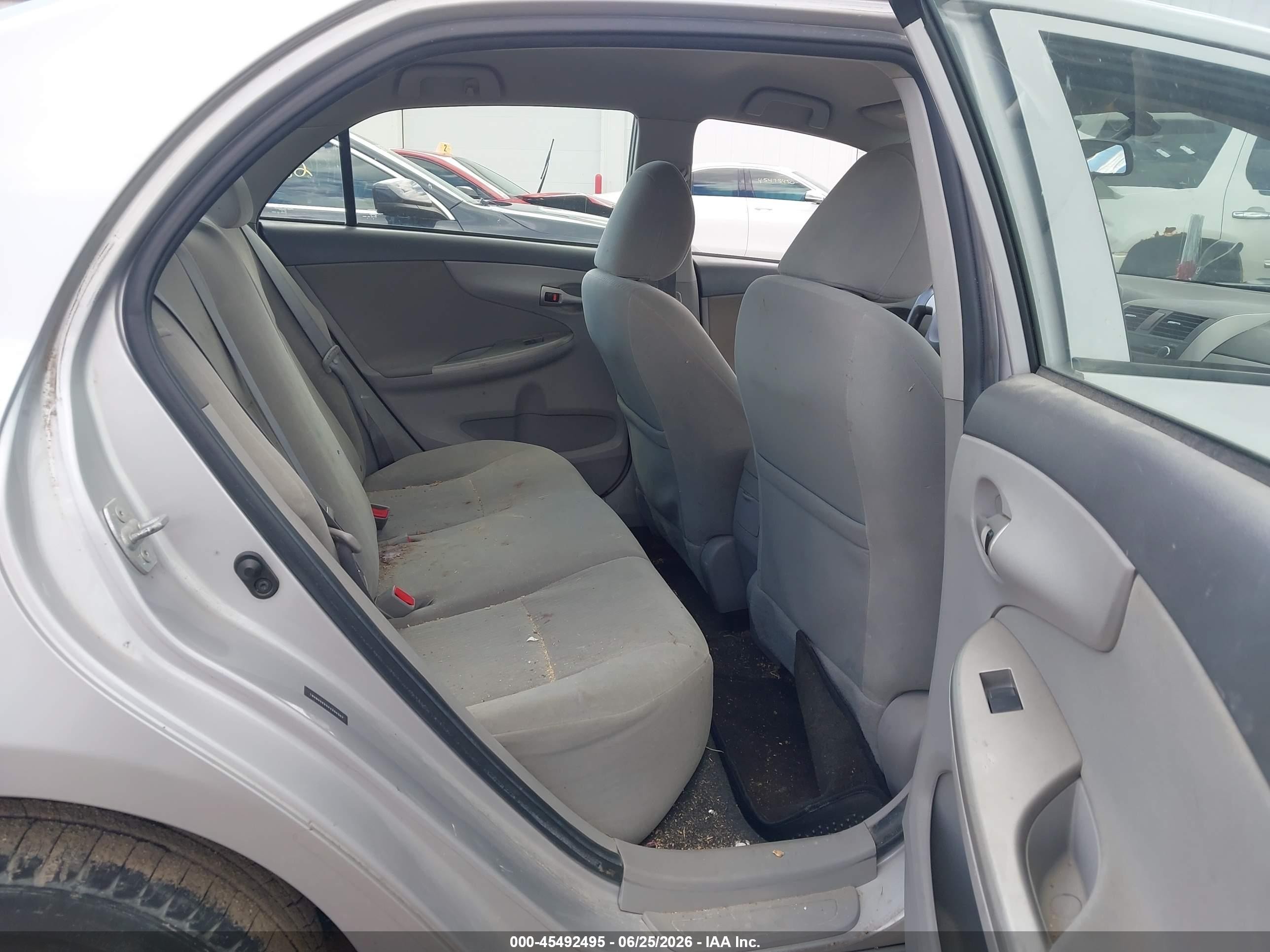 2010 Toyota Corolla Le Silver vin: 1NXBU4EE4AZ264367