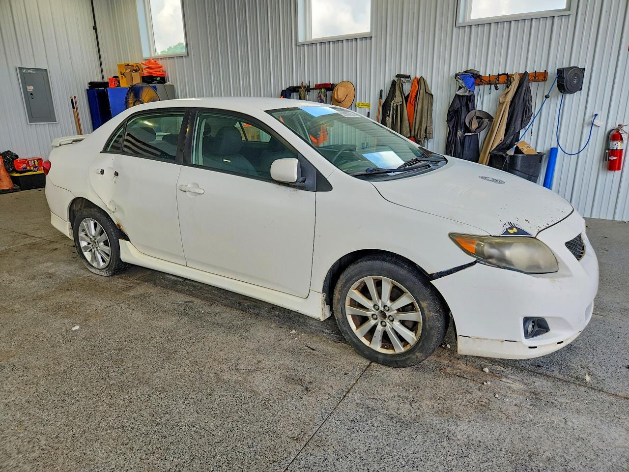2010 Toyota Corolla S Белый vin: 1NXBU4EE4AZ272548