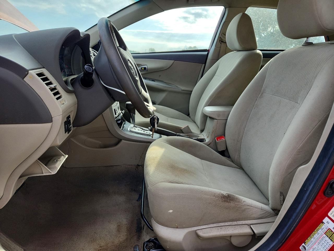 2010 Toyota Corolla Le Red vin: 1NXBU4EE4AZ304074