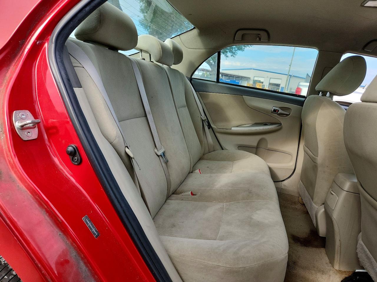 2010 Toyota Corolla Le Red vin: 1NXBU4EE4AZ304074