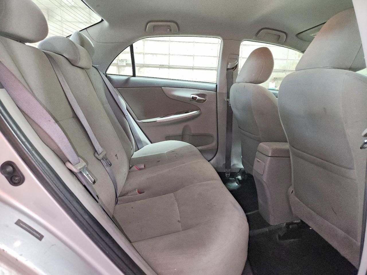 2010 Toyota Corolla Le Silver vin: 1NXBU4EE4AZ305824