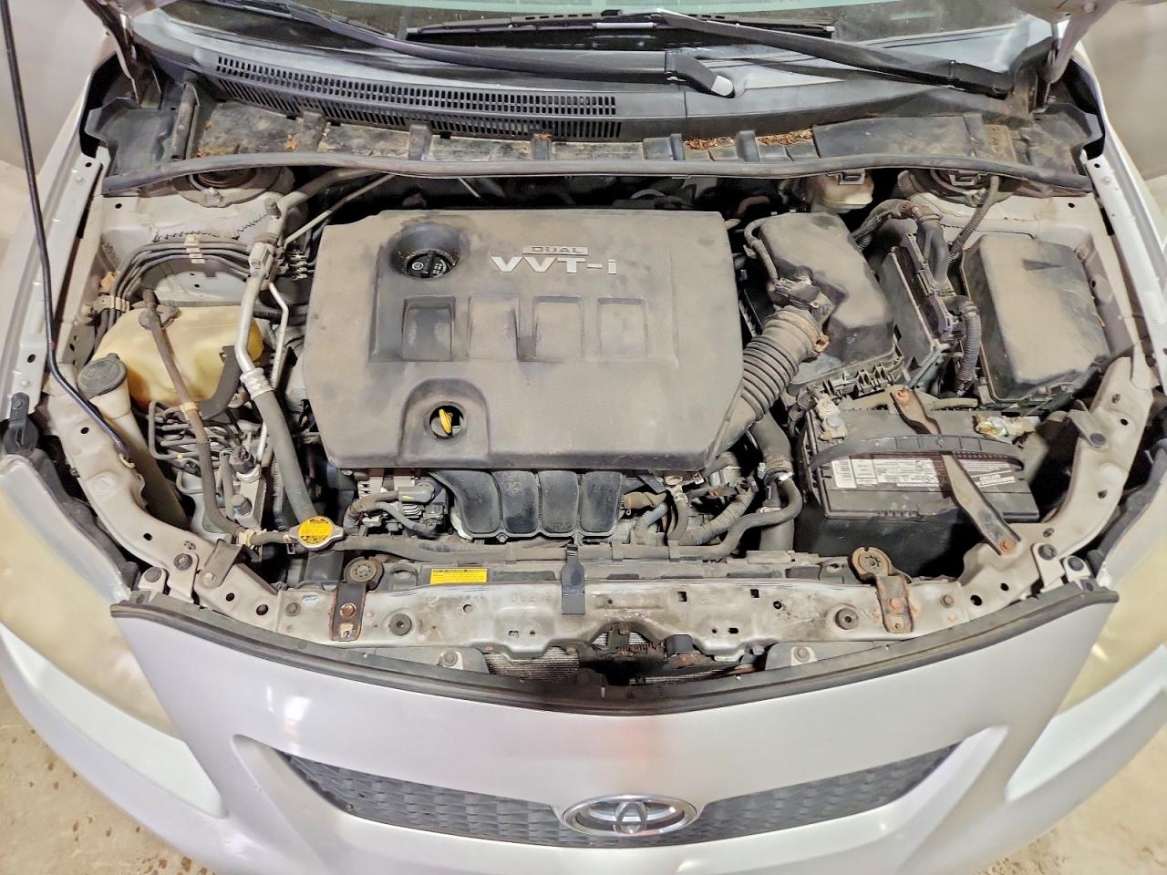 2010 Toyota Corolla Le Silver vin: 1NXBU4EE4AZ305824