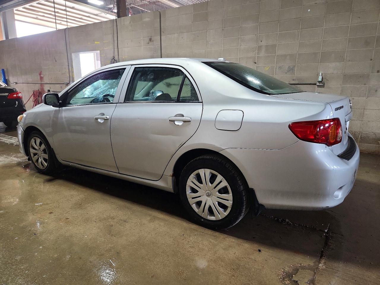 2010 Toyota Corolla Le Silver vin: 1NXBU4EE4AZ305824