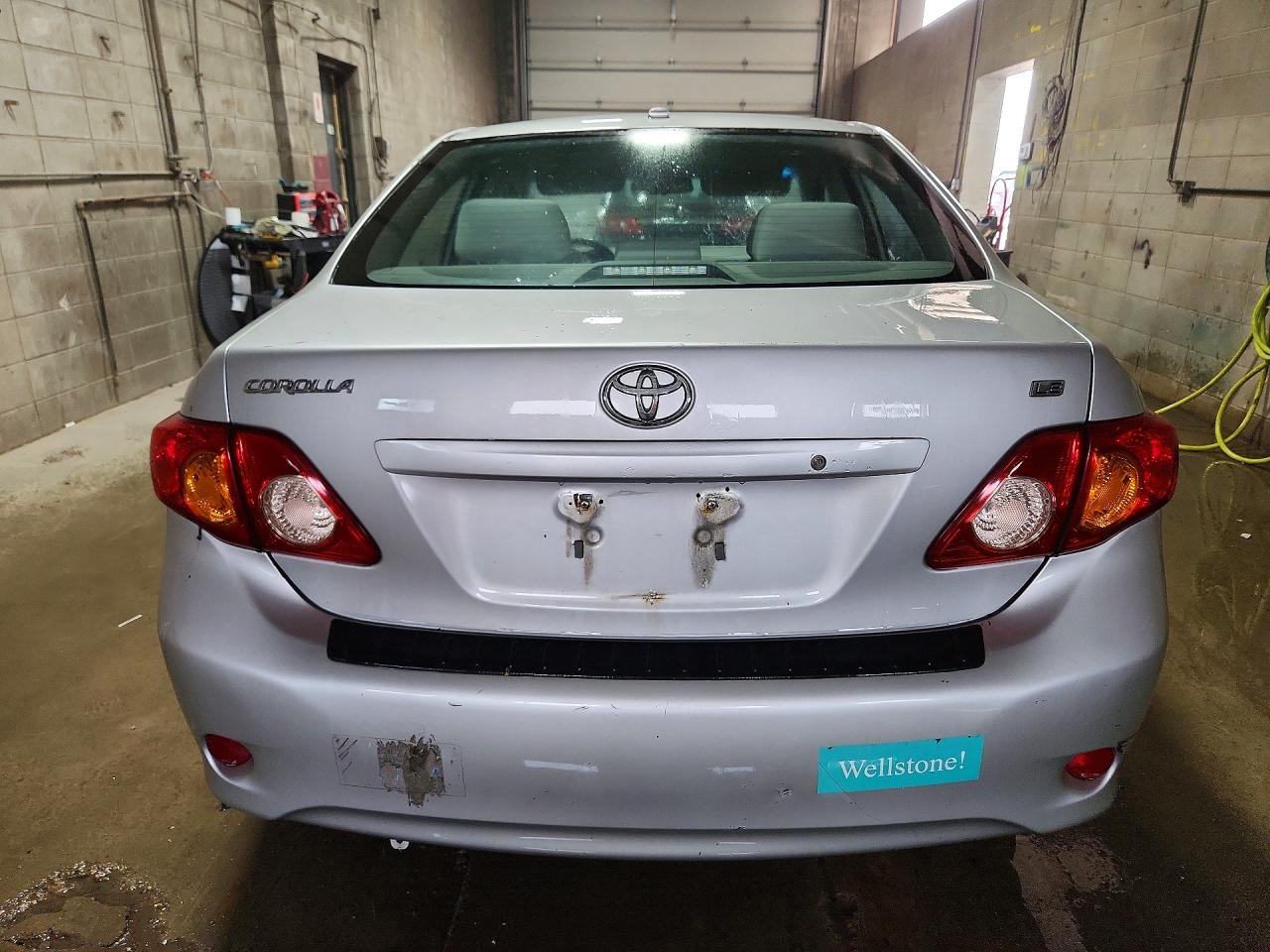 2010 Toyota Corolla Le Silver vin: 1NXBU4EE4AZ305824