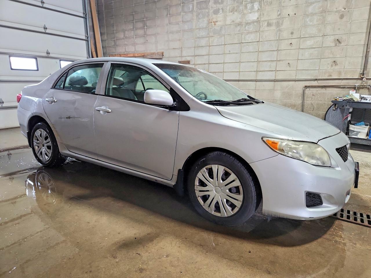 2010 Toyota Corolla Le Silver vin: 1NXBU4EE4AZ305824