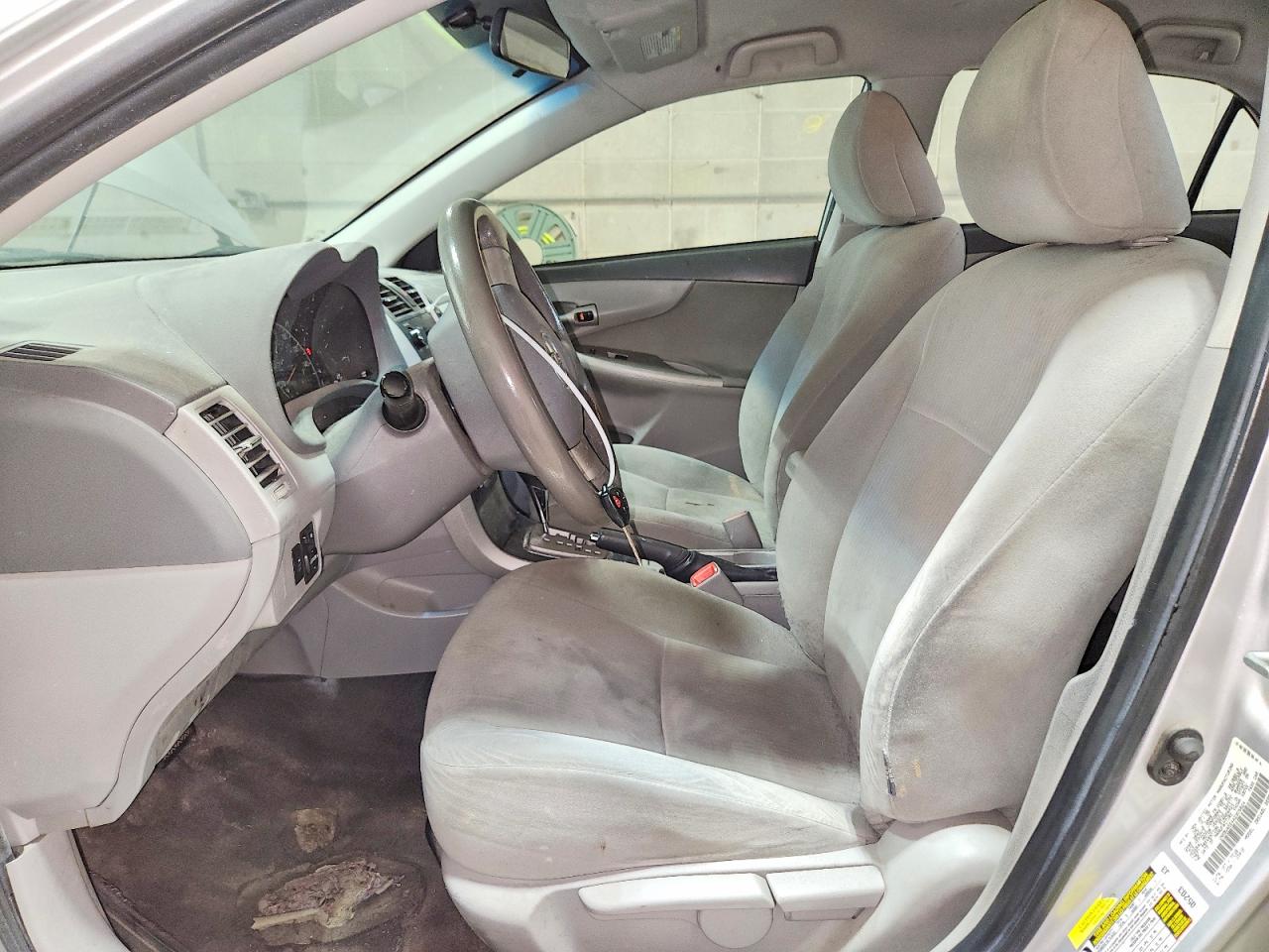 2010 Toyota Corolla Le Silver vin: 1NXBU4EE4AZ305824