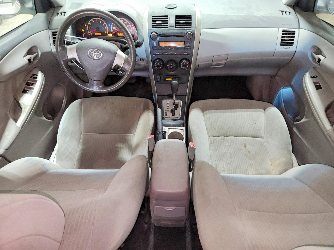 2010 Toyota Corolla Le Silver vin: 1NXBU4EE4AZ305824