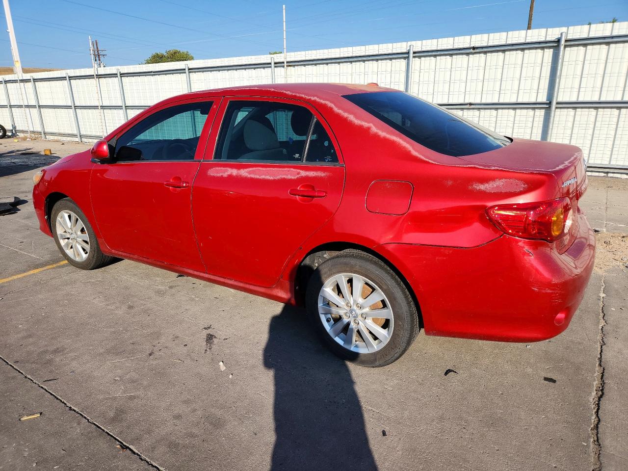 2010 Toyota Corolla Le Red vin: 1NXBU4EE4AZ335972