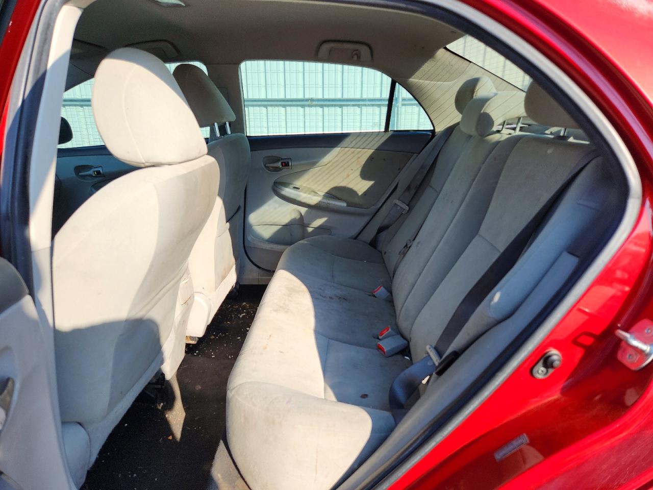 2010 Toyota Corolla Le Red vin: 1NXBU4EE4AZ335972