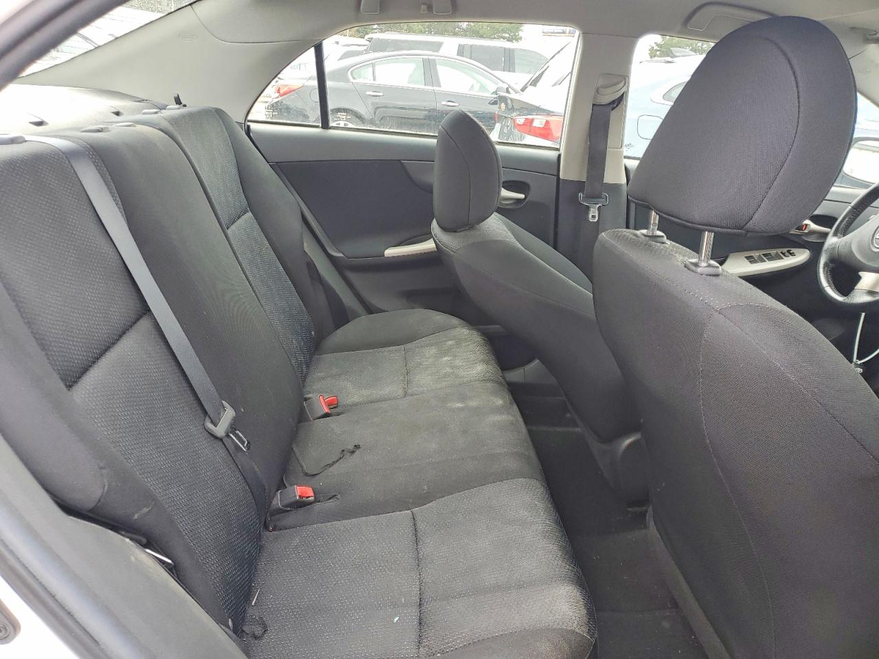 2010 Toyota Corolla S Белый vin: 1NXBU4EE4AZ350178