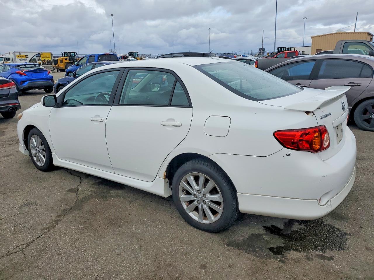 2010 Toyota Corolla S Белый vin: 1NXBU4EE4AZ350178