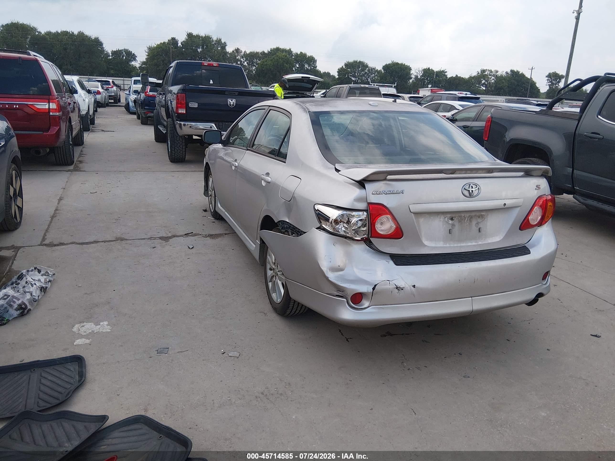 2010 Toyota Corolla S Silver vin: 1NXBU4EE4AZ352366