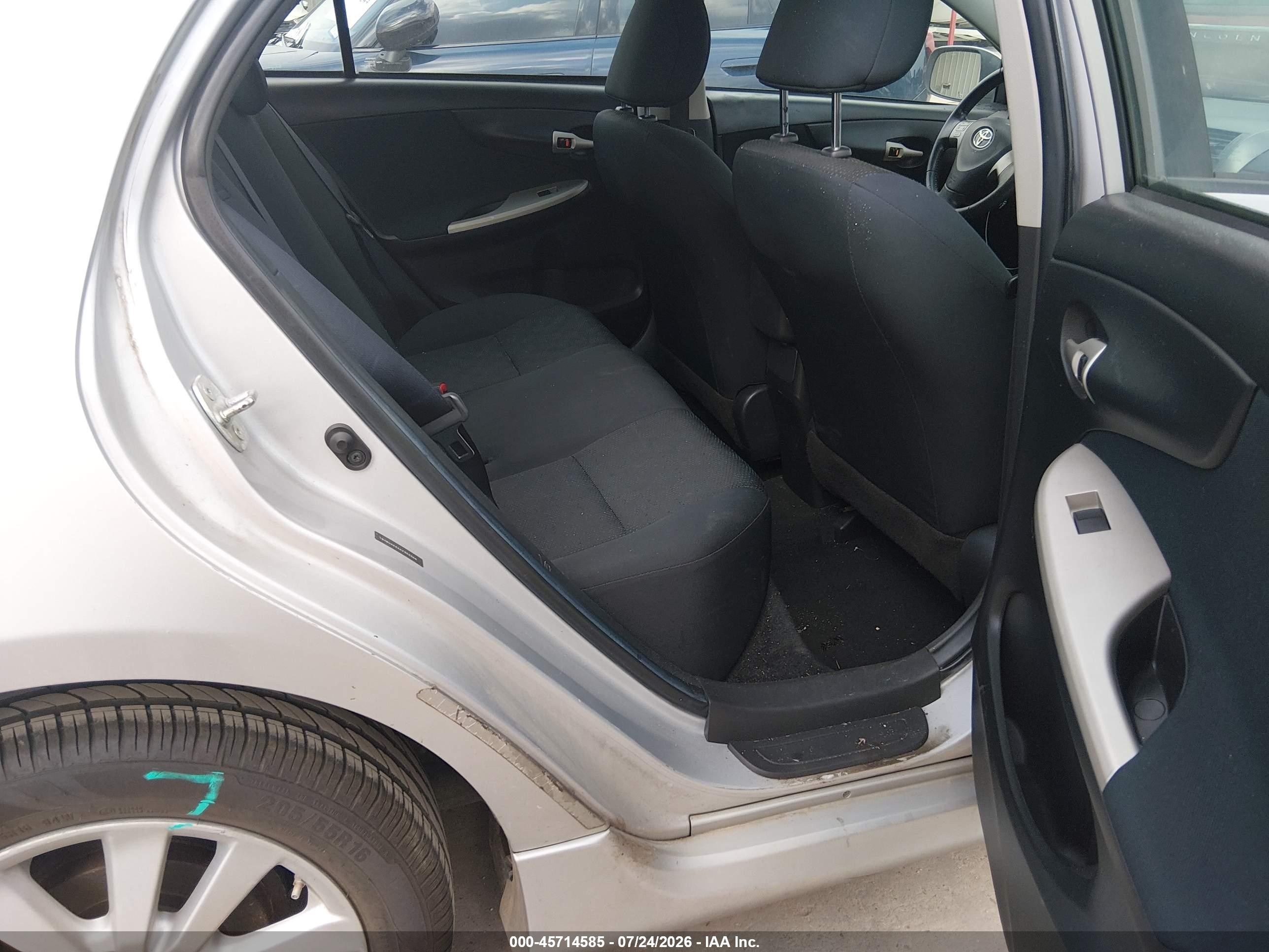 2010 Toyota Corolla S Silver vin: 1NXBU4EE4AZ352366